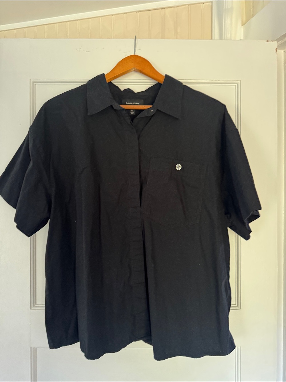 Banana Republic Black Short-Sleeve Casual Button-Down Shirt